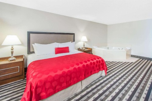 Ramada by Wyndham Springfield North - image 24