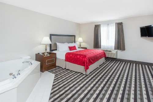 Ramada by Wyndham Springfield North - image 25