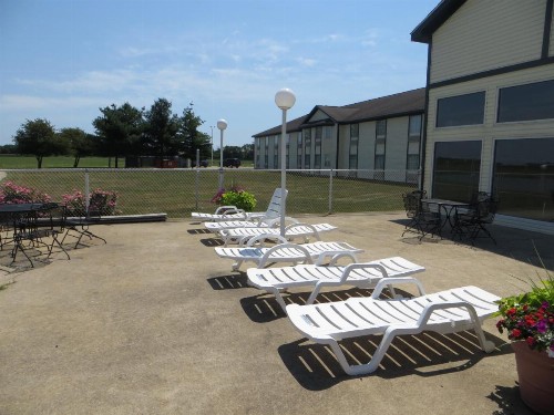 Ramada by Wyndham Springfield North - image 28