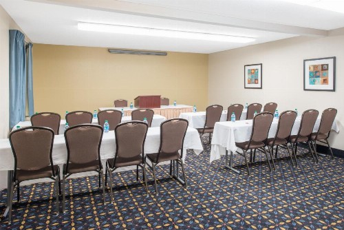 Ramada by Wyndham Springfield North - image 30