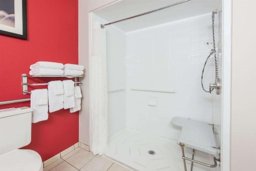 Ramada by Wyndham Springfield North - image 31