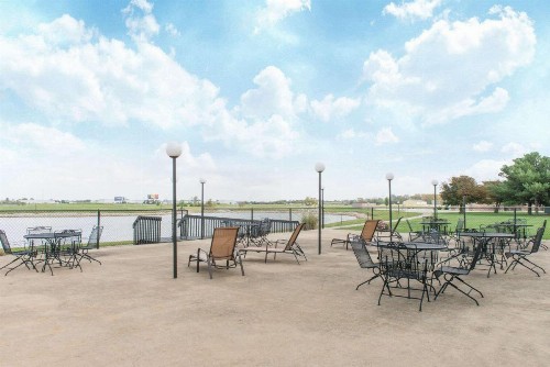 Ramada by Wyndham Springfield North - image 37