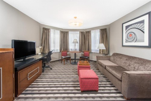 Ramada by Wyndham Springfield North - image 38