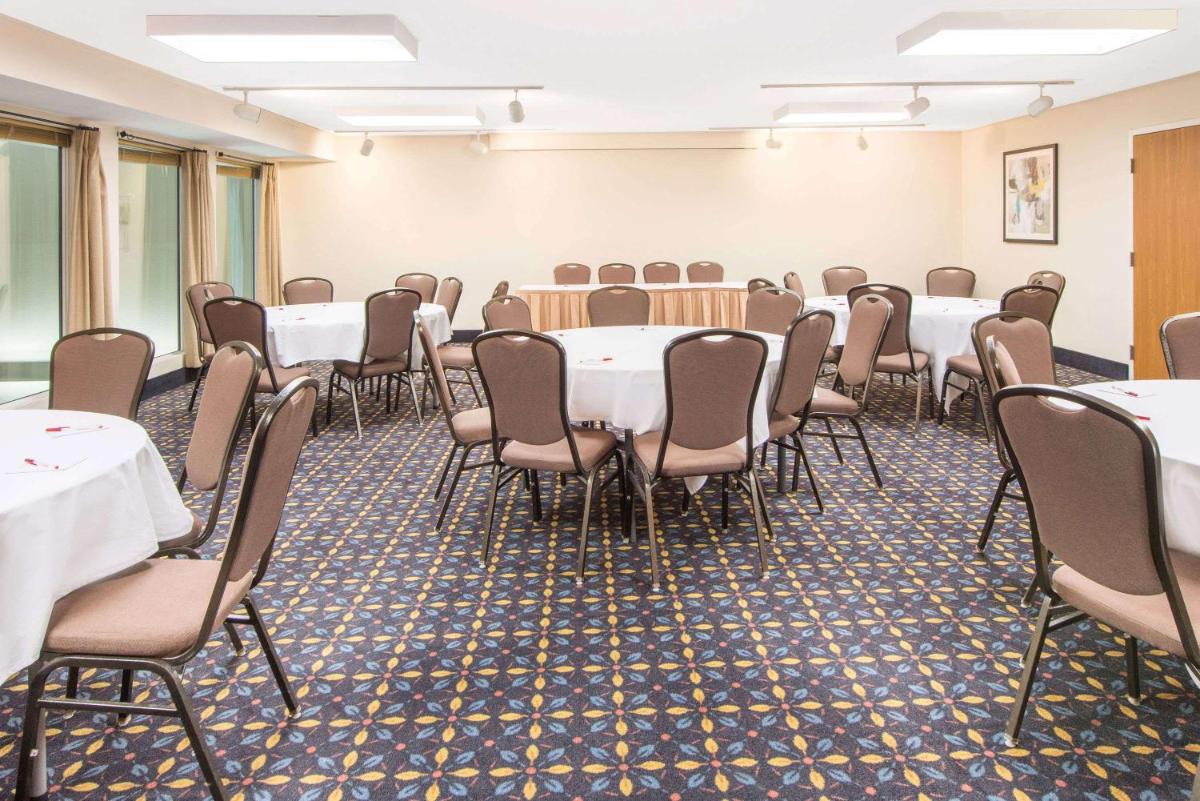 Ramada by Wyndham Springfield North - image 4