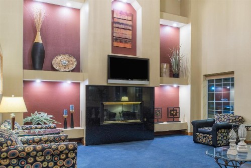 Ramada by Wyndham Springfield North - image 40
