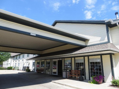 Ramada by Wyndham Springfield North - image 5