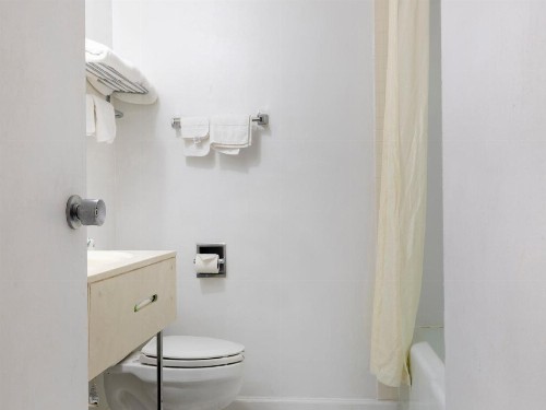 Mansion View Inn & Suites - image 24