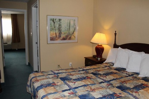 Mansion View Inn & Suites - image 7