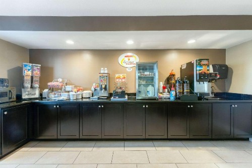 Super 8 by Wyndham Springfield East - image 4