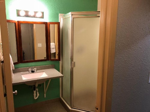 Midtown Inn - image 9