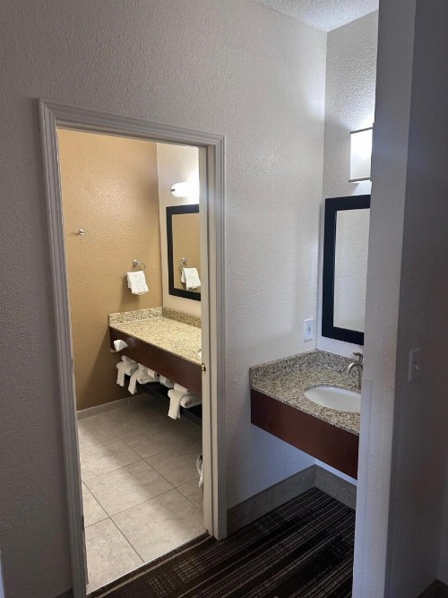 Northfield Inn Suites and Conference Center - image 21