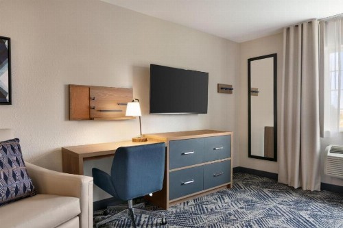 Candlewood Suites Springfield - image 12