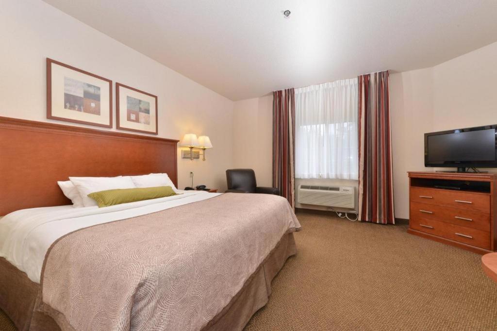 Candlewood Suites Springfield - image 3