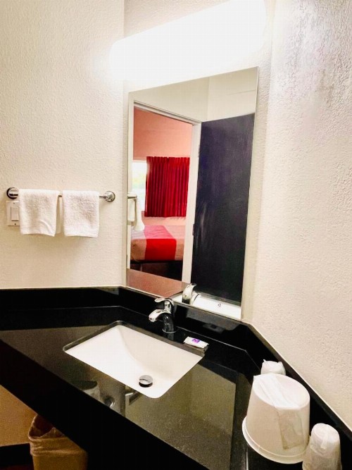 Motel 6-Springfield IL - image 18