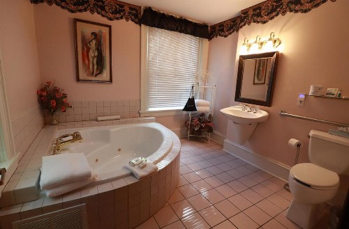 Inn at 835 Boutique Hotel - image 8