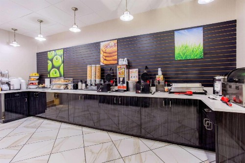 La Quinta by Wyndham Springfield IL - image 12