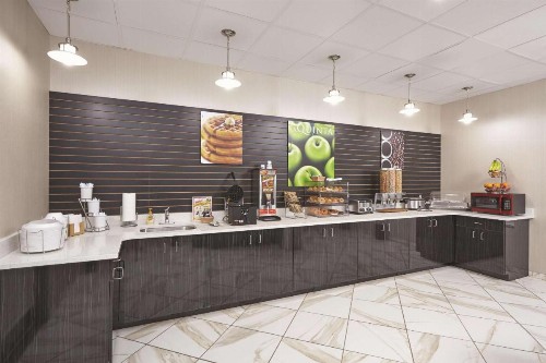 La Quinta by Wyndham Springfield IL - image 22