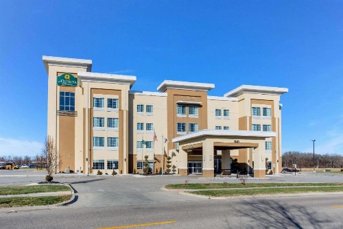 La Quinta by Wyndham Springfield IL - image 25