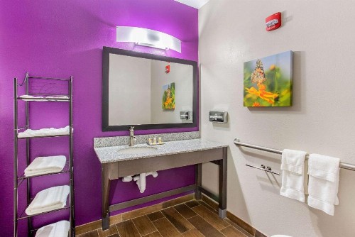 La Quinta by Wyndham Springfield IL - image 32