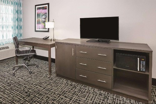 La Quinta by Wyndham Springfield IL - image 37