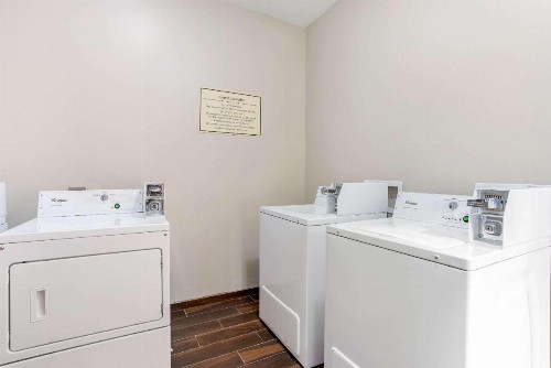La Quinta by Wyndham Springfield IL - image 4