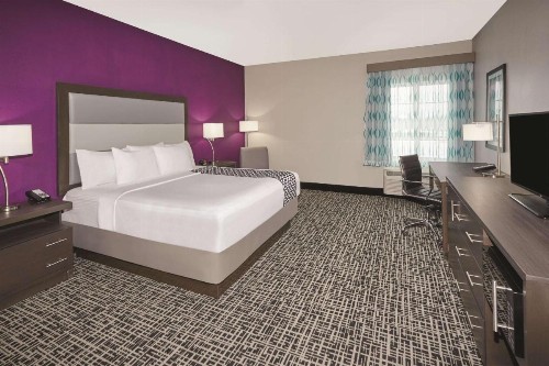 La Quinta by Wyndham Springfield IL - image 7