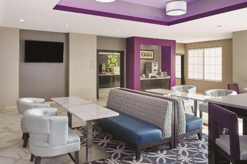 La Quinta by Wyndham Springfield IL - image 8
