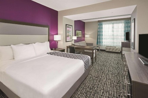 La Quinta by Wyndham Springfield IL - image 9