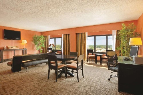 DoubleTree by Hilton Springfield - image 13