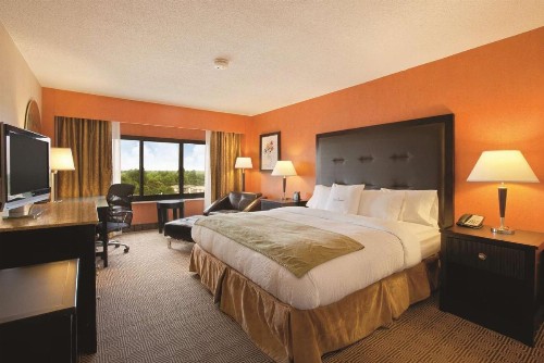 DoubleTree by Hilton Springfield - image 20