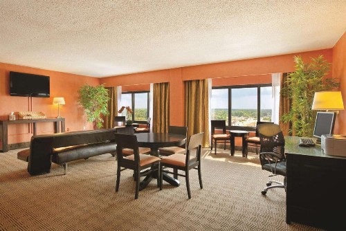 DoubleTree by Hilton Springfield - image 32