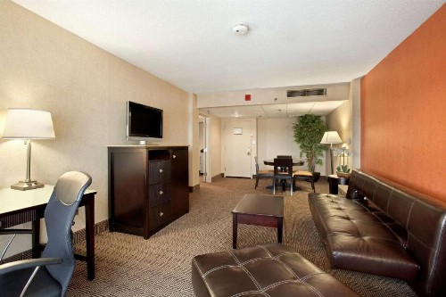 DoubleTree by Hilton Springfield - image 33