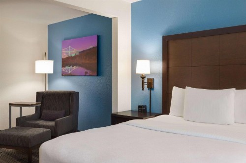 La Quinta by Wyndham Springfield Airport Plaza - image 14