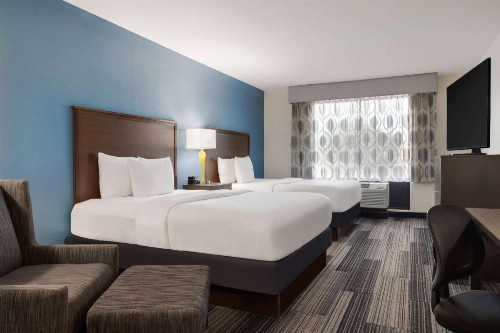 La Quinta by Wyndham Springfield Airport Plaza - image 19