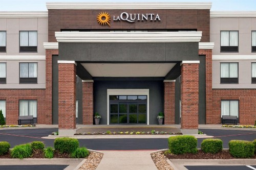 La Quinta by Wyndham Springfield Airport Plaza - image 2