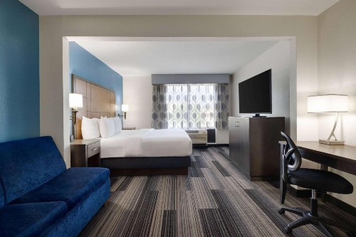 La Quinta by Wyndham Springfield Airport Plaza - image 20
