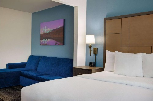 La Quinta by Wyndham Springfield Airport Plaza - image 22