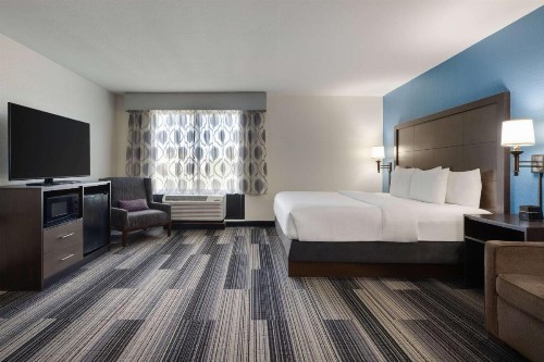 La Quinta by Wyndham Springfield Airport Plaza - image 23