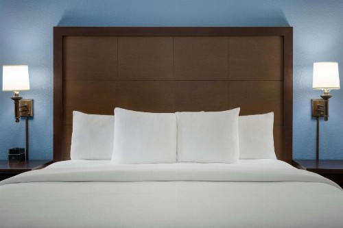 La Quinta by Wyndham Springfield Airport Plaza - image 25