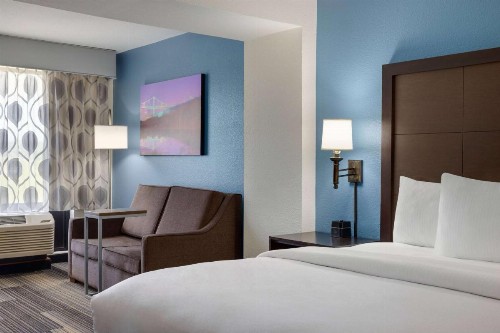 La Quinta by Wyndham Springfield Airport Plaza - image 27