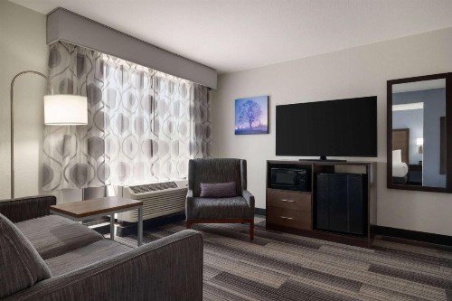 La Quinta by Wyndham Springfield Airport Plaza - image 29