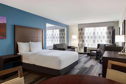 La Quinta by Wyndham Springfield Airport Plaza - image 30