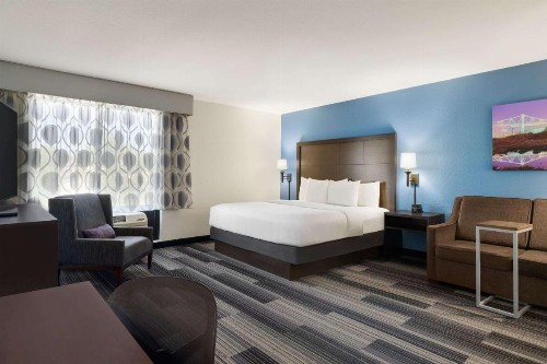 La Quinta by Wyndham Springfield Airport Plaza - image 32