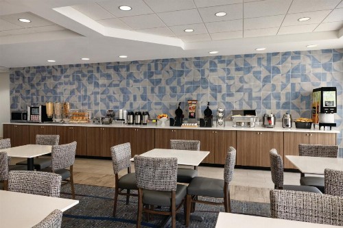 La Quinta by Wyndham Springfield Airport Plaza - image 49