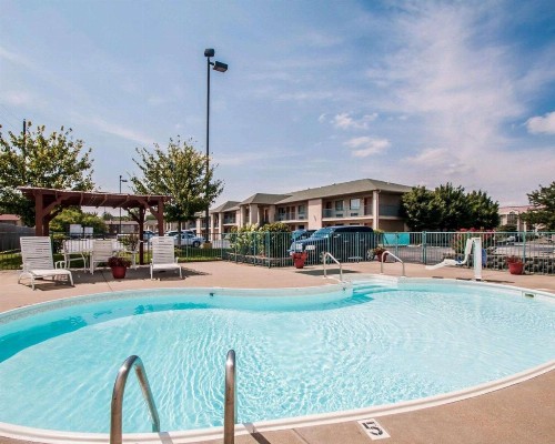 Econo Lodge Springfield I-44 - image 17