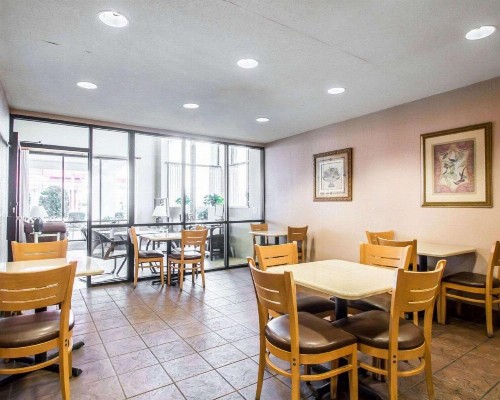 Econo Lodge Springfield I-44 - image 7