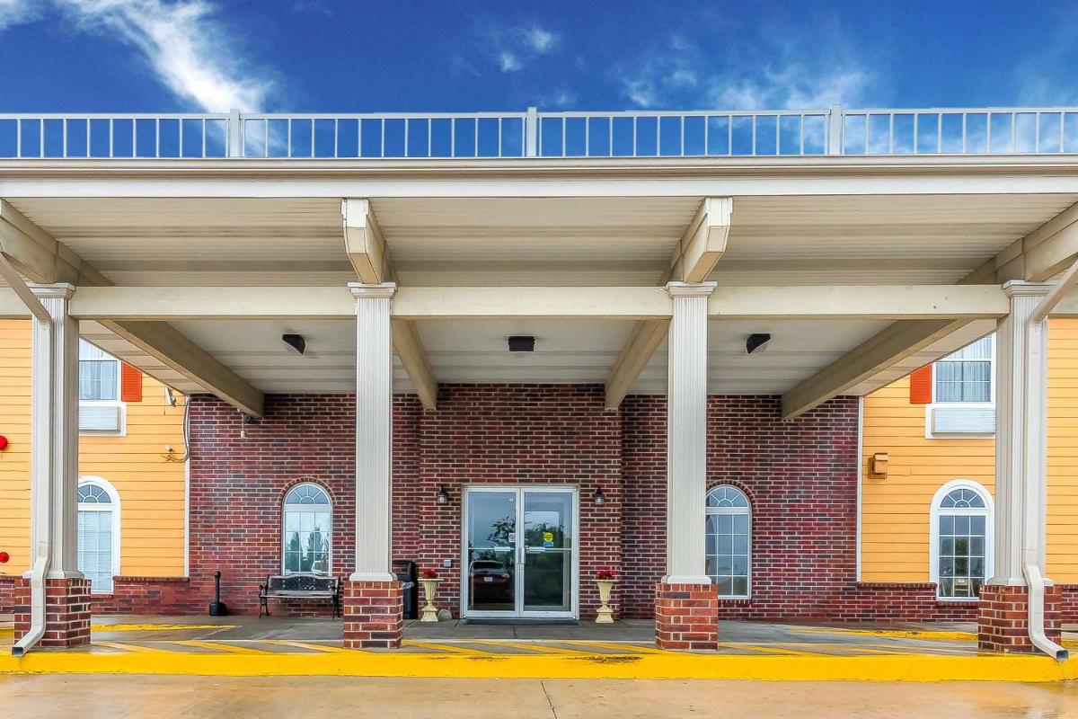 Quality Inn & Suites Chesterfield Village - image 2
