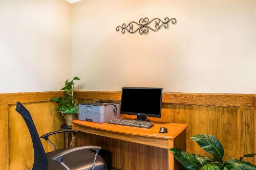 Quality Inn & Suites Chesterfield Village - image 38