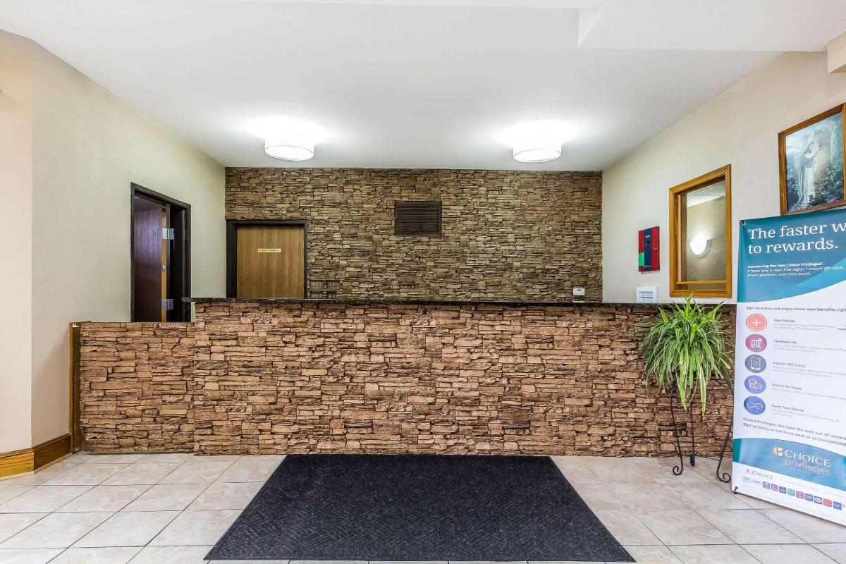 Quality Inn & Suites Chesterfield Village - image 6