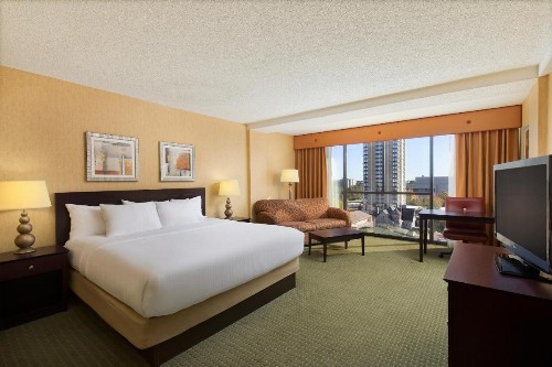 University Plaza Hotel - image 14